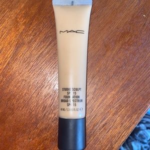 MAC studio sculpt spf 15 foundation